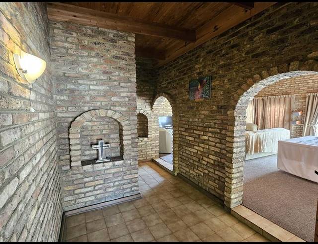 4 BEDROOM HOUSE FOR SALE IN VANDERBIJLPARK SE 3